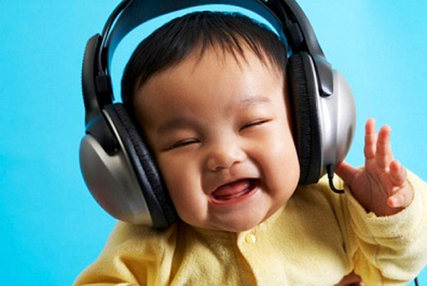 Những lợi ích khi cho trẻ nghe nhạc không phải mẹ nào cũng biết 1