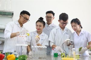 Nhiều trường Đại học tại TP.HCM đang triển khai chương trình liên thông ngành Dược, tạo điều kiện để người học tiếp tục hoàn thiện trình độ và bằng cấp